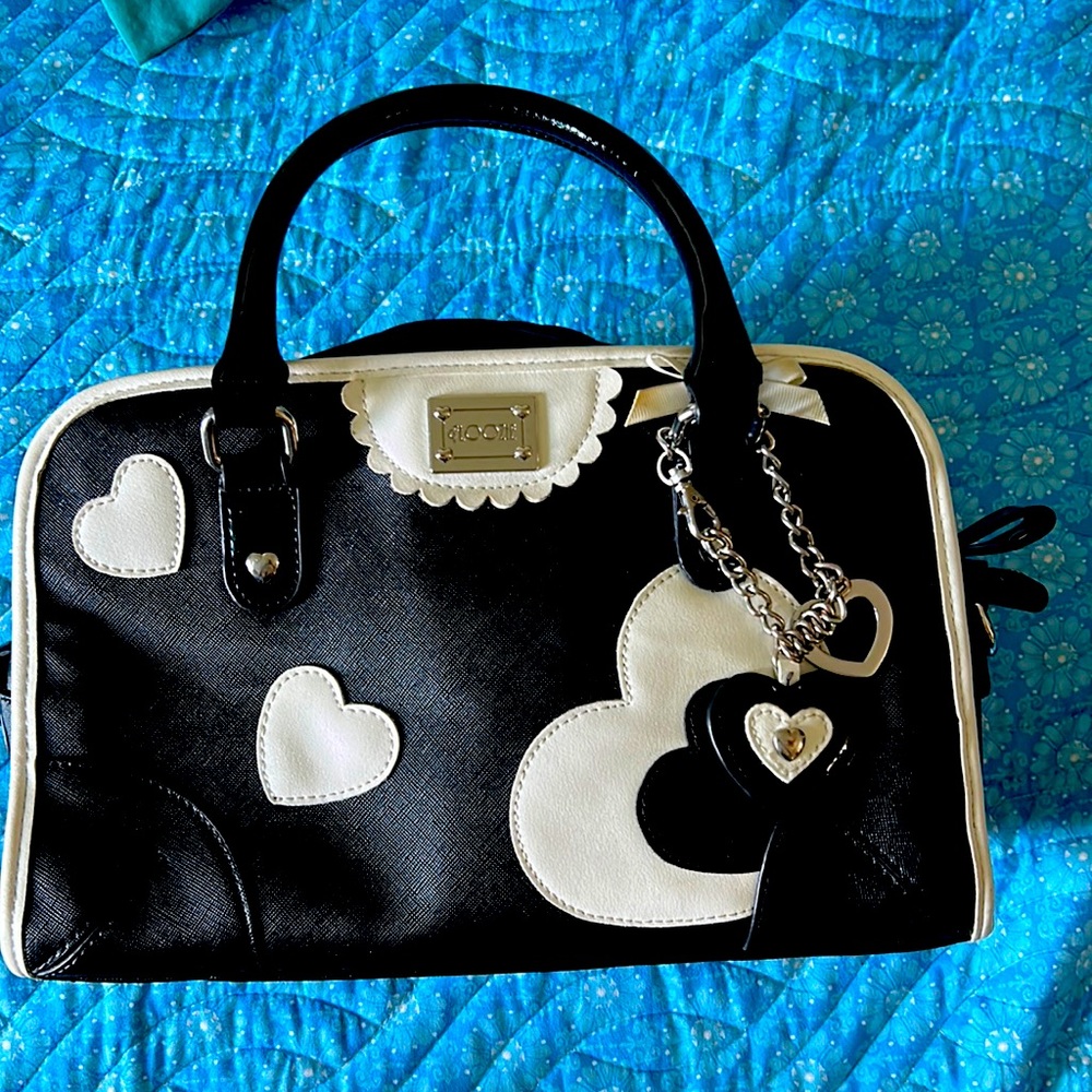 Floozie heart handbag, black and white.